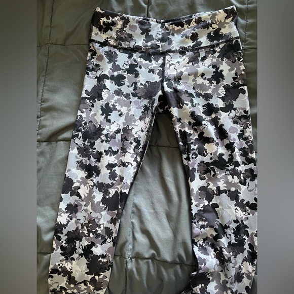 Fabletics Powerhold Leggings - Picture 4 of 4